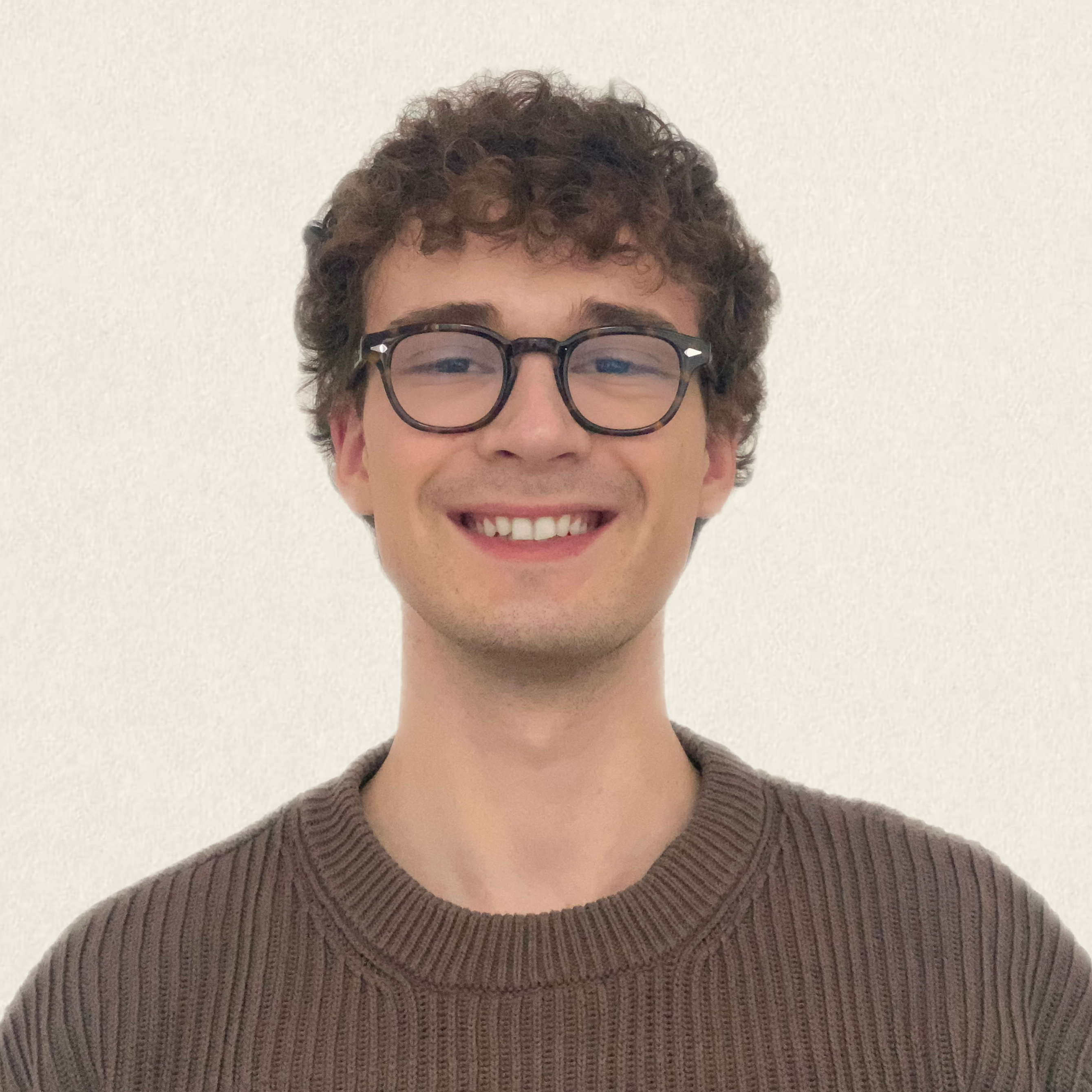 Portrait of Mathis Renier, founder and CEO of Aplon.